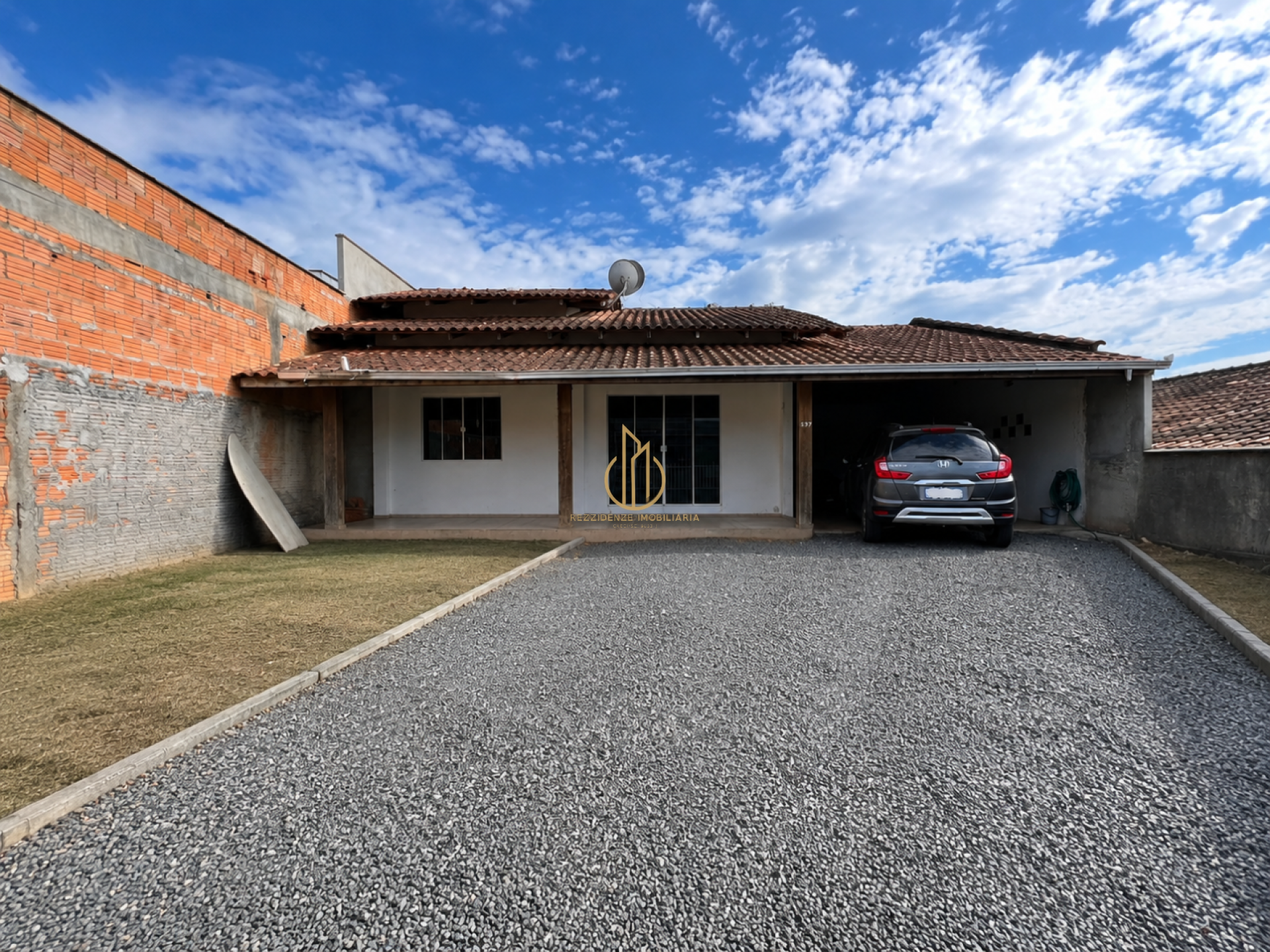 Casa averbada 2 quartos no João Costa