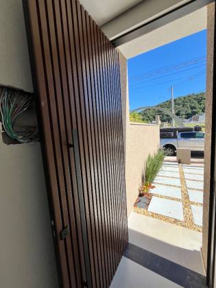 Casa Averbada em bairro Planejado no Itinga