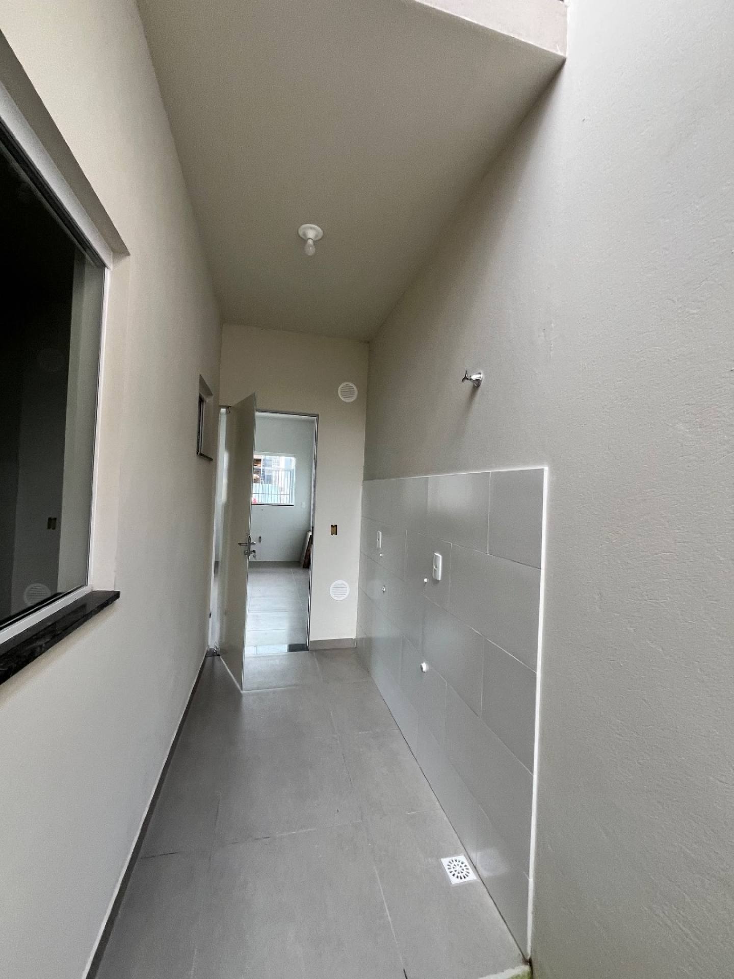 Casa de 03 quartos sendo 1 suíte no Itinga