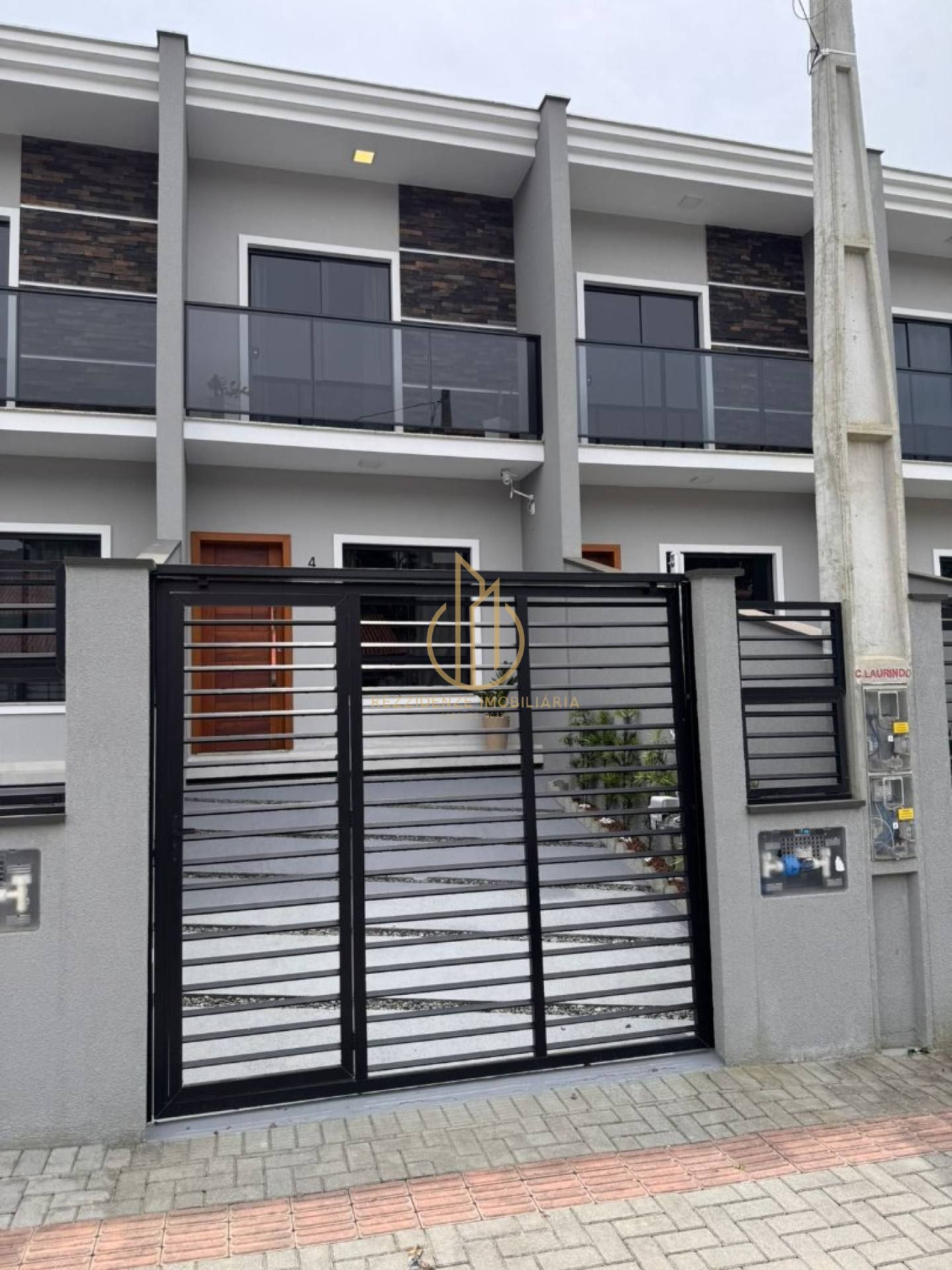 SOBRADO GEMINADO NO SANTA CATARINA