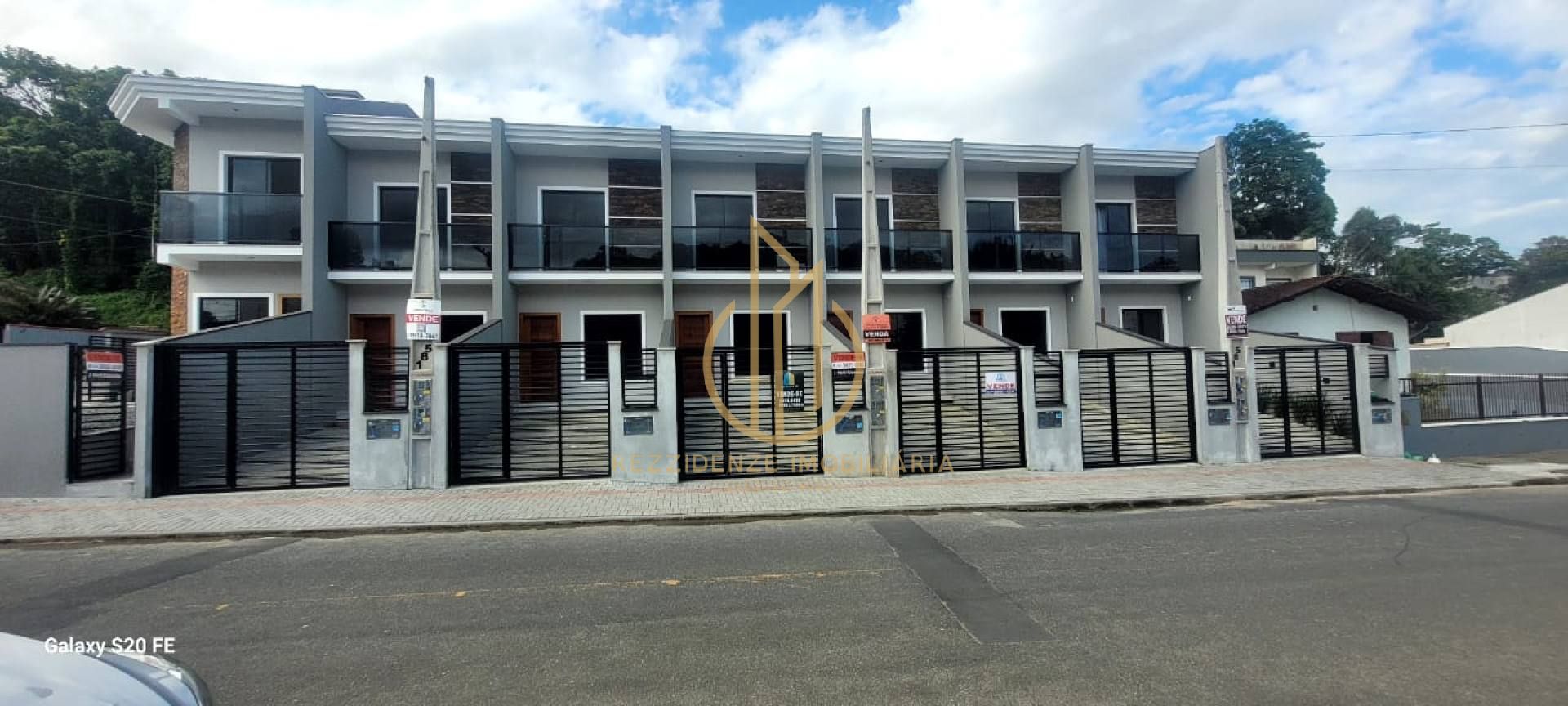 SOBRADO GEMINADO NO SANTA CATARINA