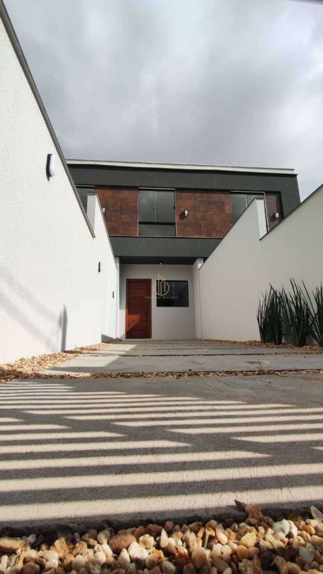 Sobrado geminado 2 quartos pronto para morar no Itaum