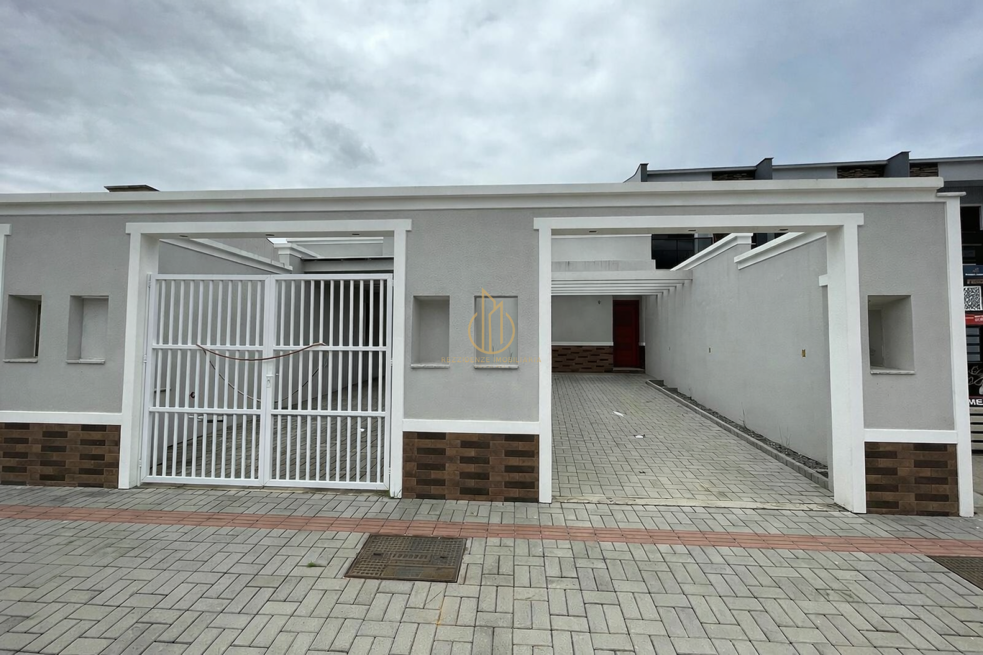 Casa geminada planta baixa 2 quartos no João Costa