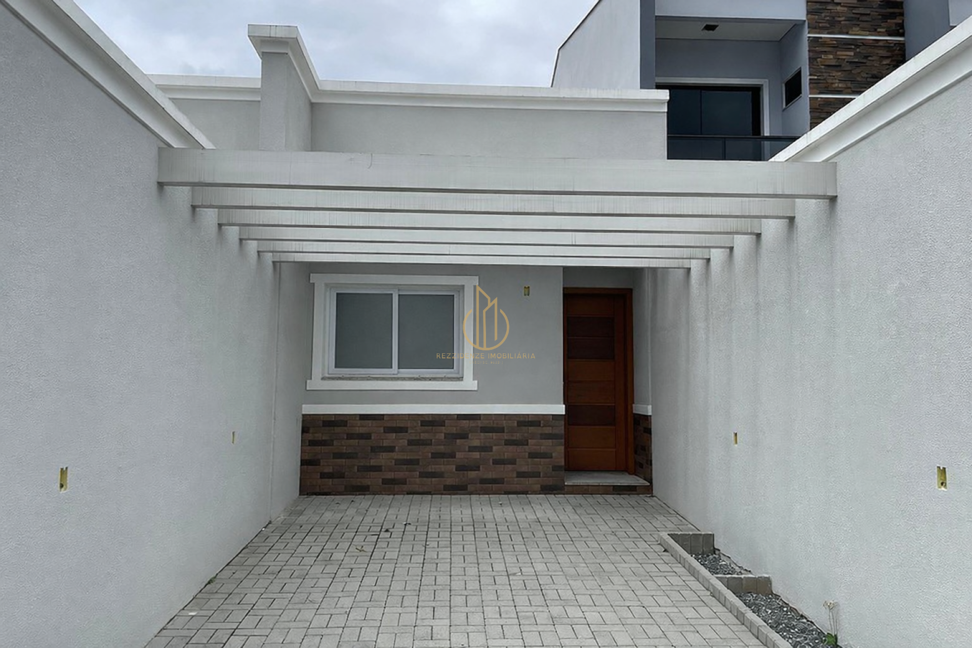 Casa geminada planta baixa 2 quartos no João Costa