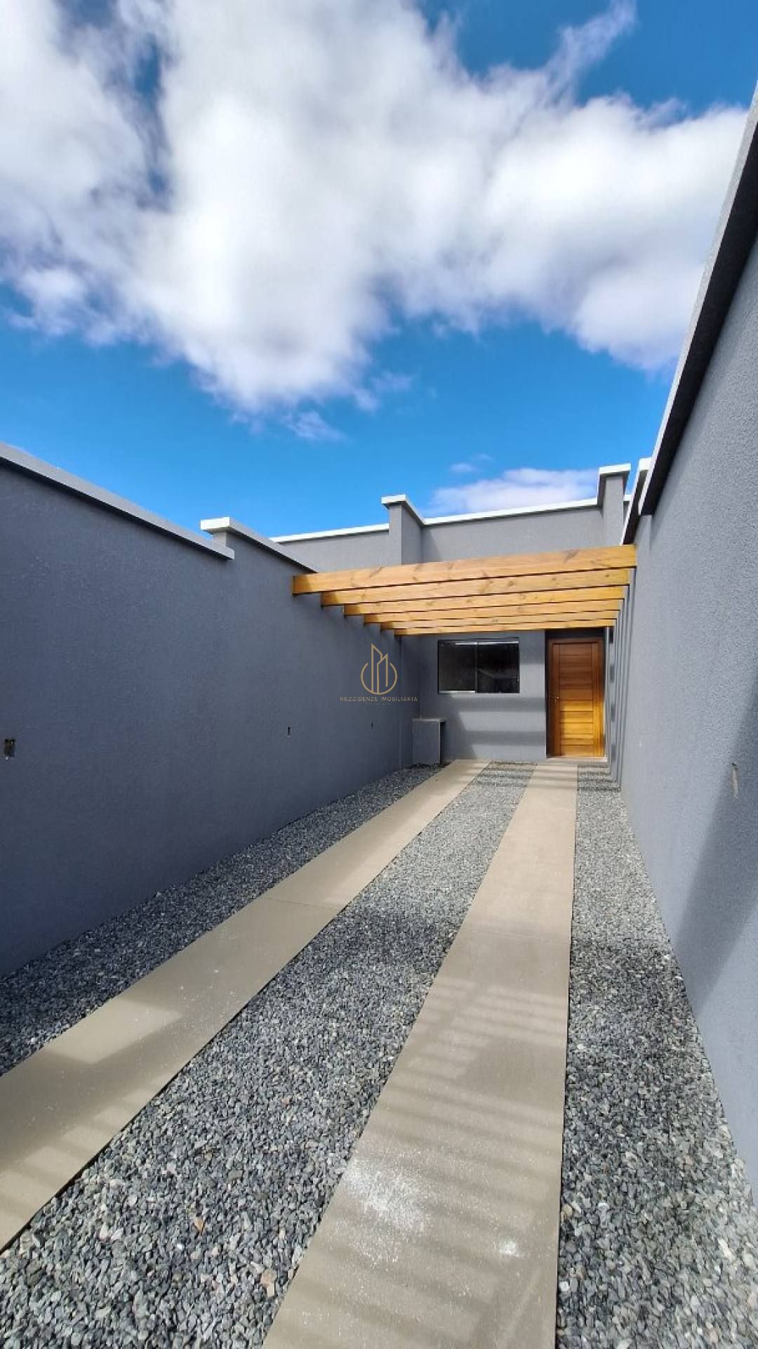 Casa geminada planta baixa no Petrópolis