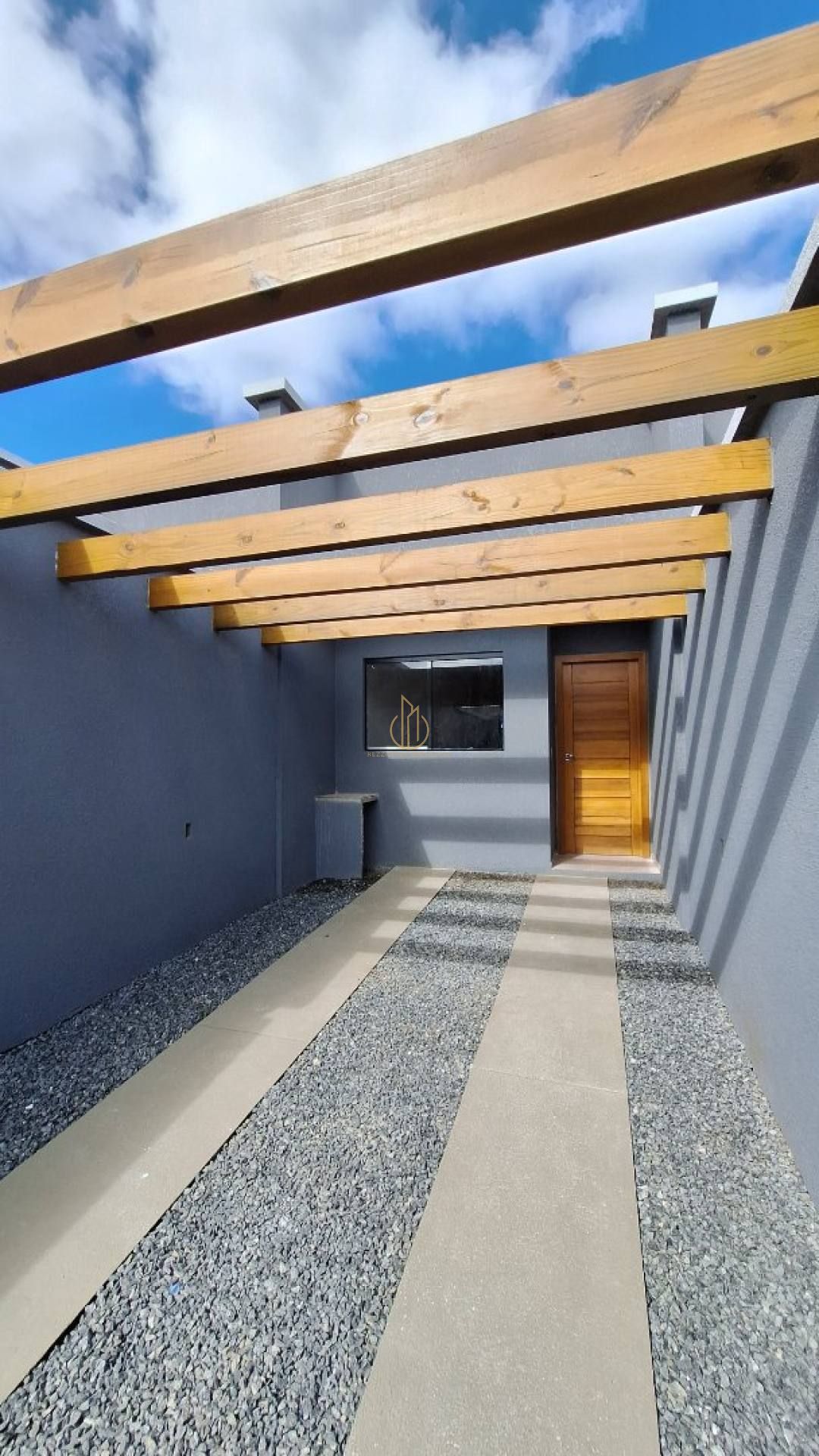 Casa geminada planta baixa no Petrópolis