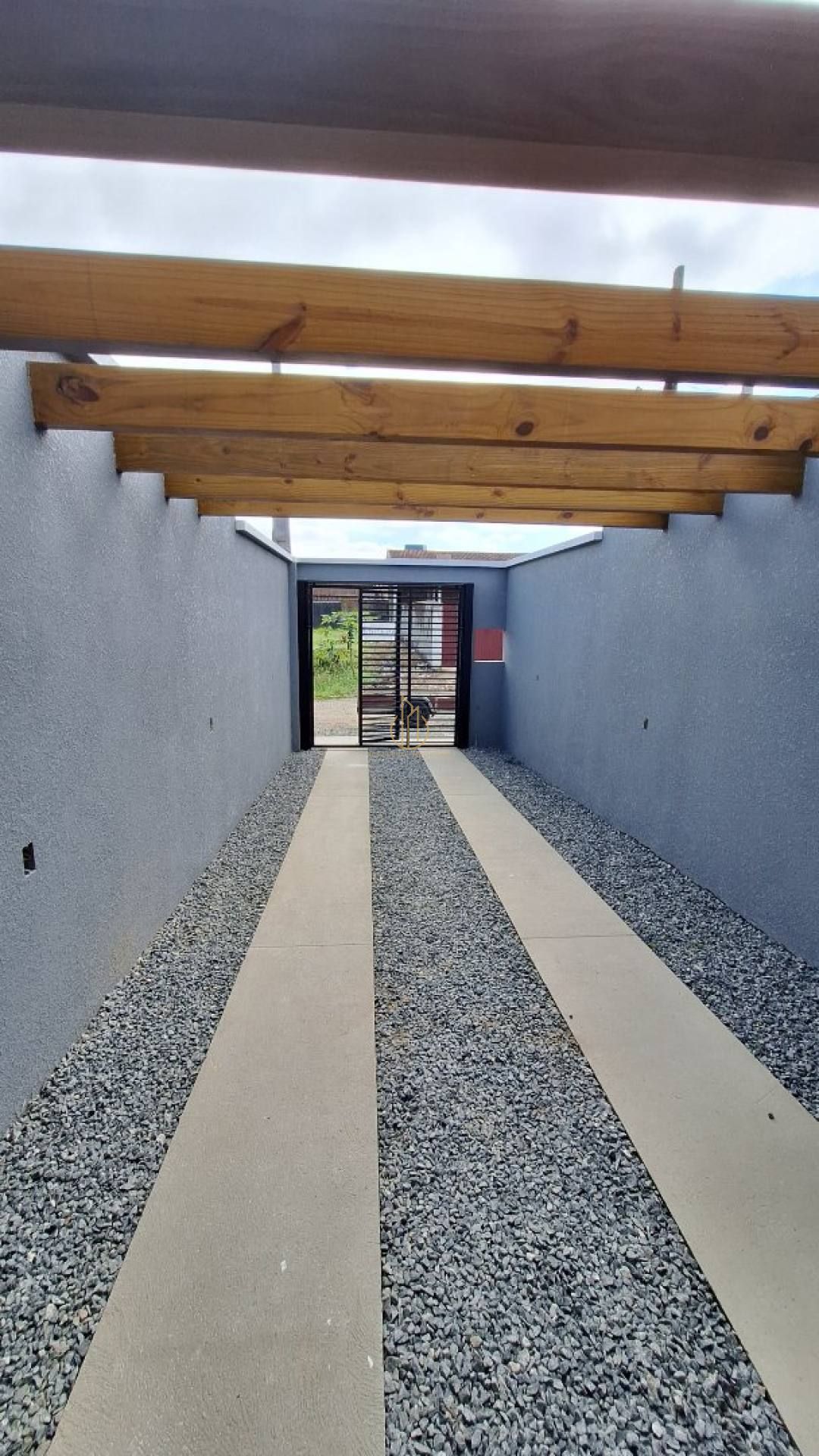 Casa geminada planta baixa no Petrópolis