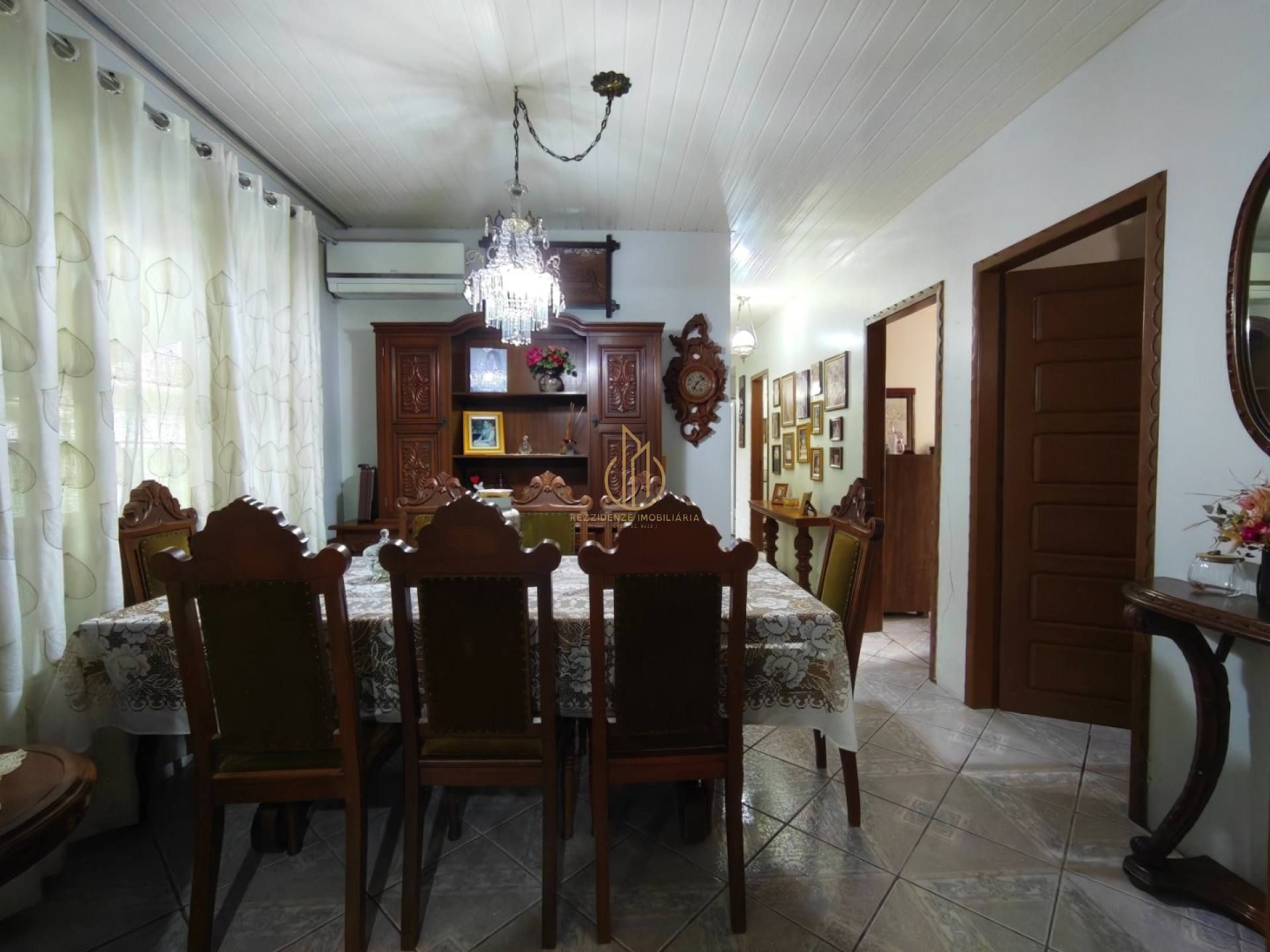Casa Para Vender com 4 quartos no bairro Fátima em Joinville