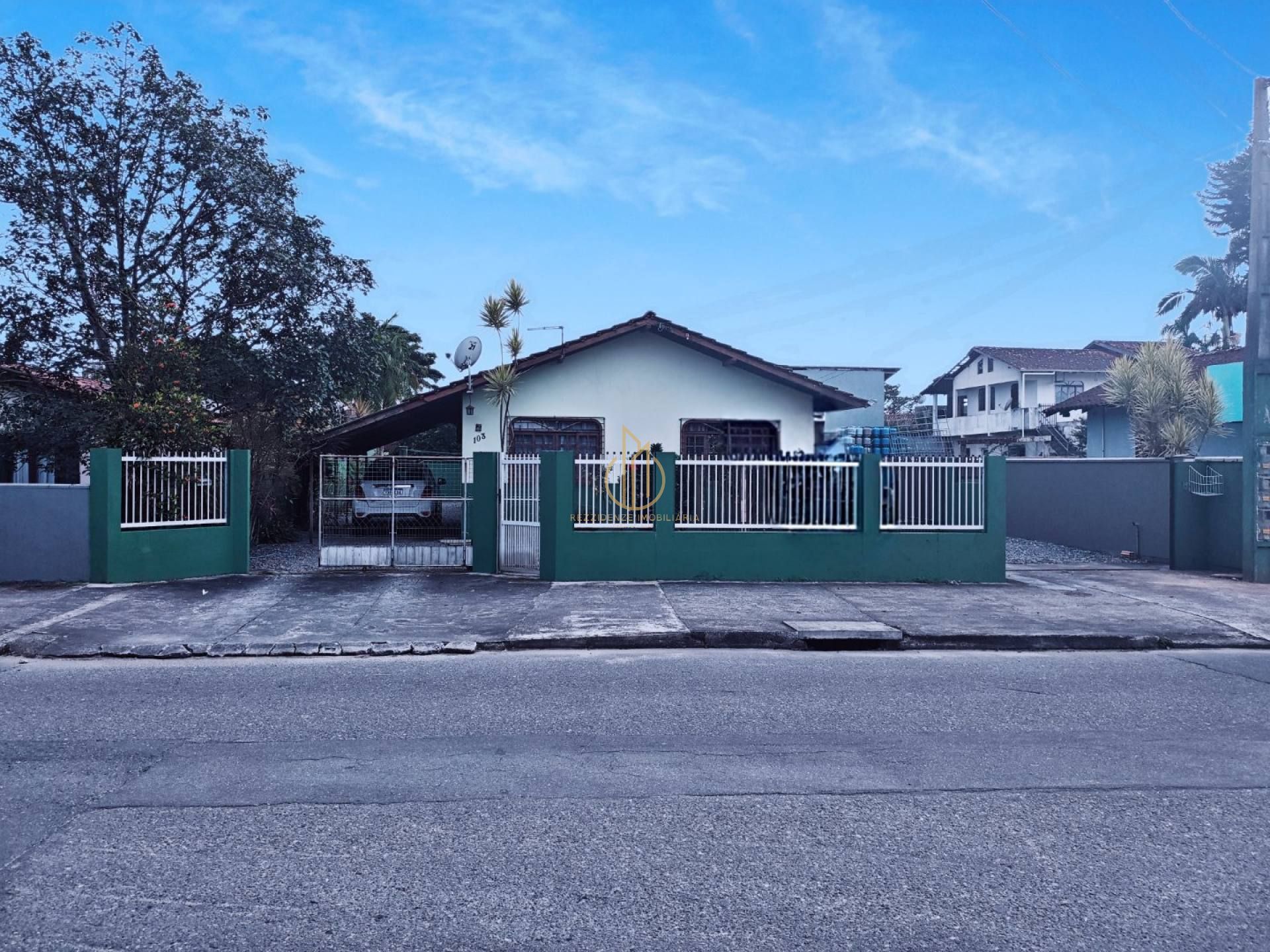 Casa Para Vender com 4 quartos no bairro Fátima em Joinville