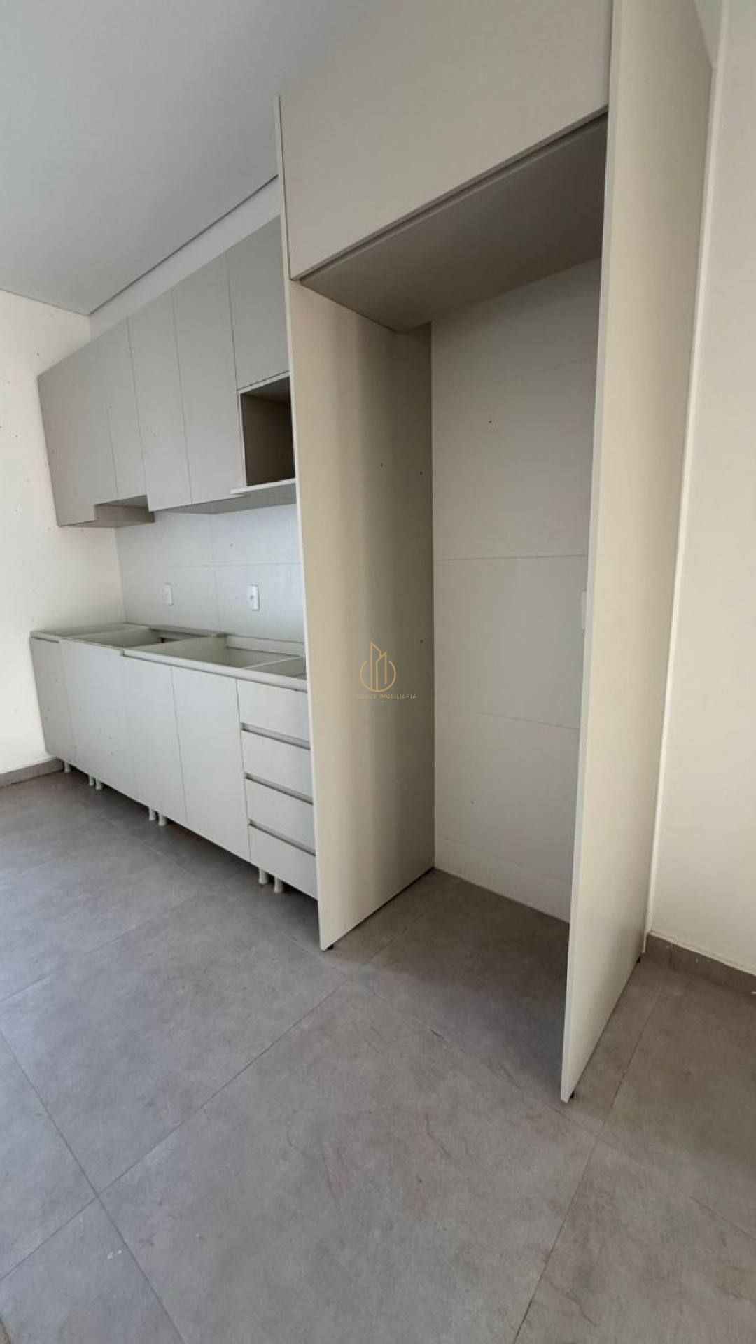 Sobrado geminado com 2 suítes no Vila Nova