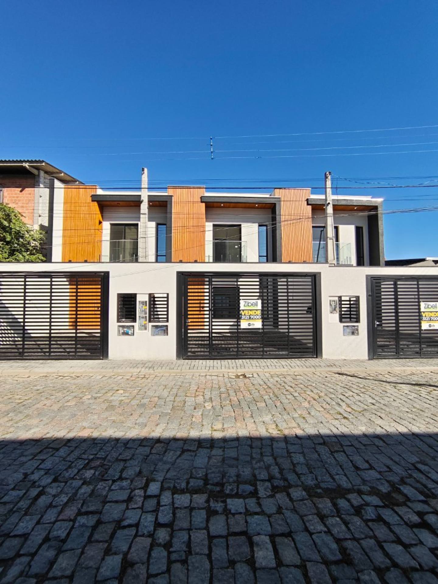 Sobrado Para Vender com 3 quartos 3 suítes no bairro Anita Garibaldi em Joinville