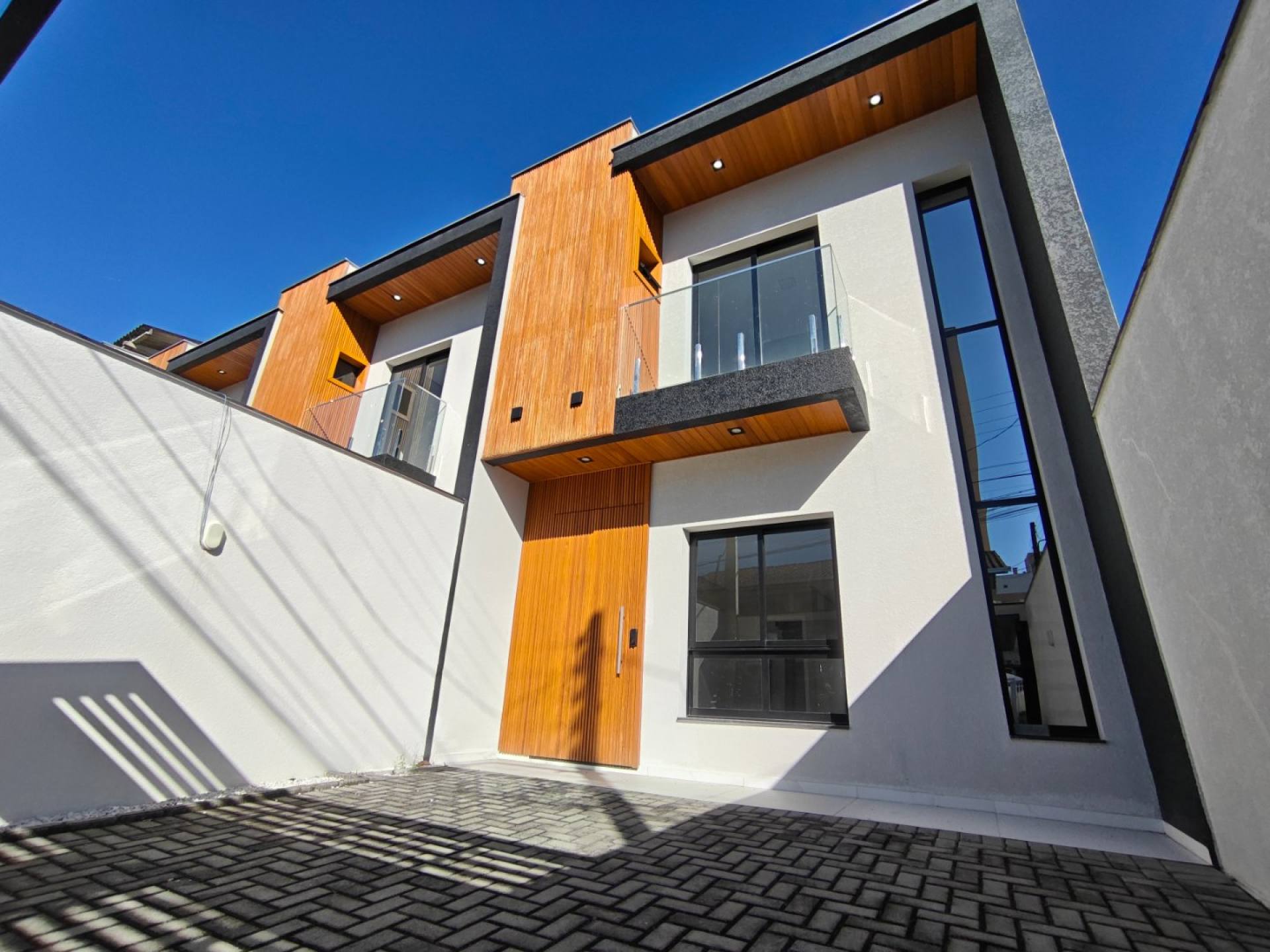 Sobrado Para Vender com 3 quartos 3 suítes no bairro Anita Garibaldi em Joinville