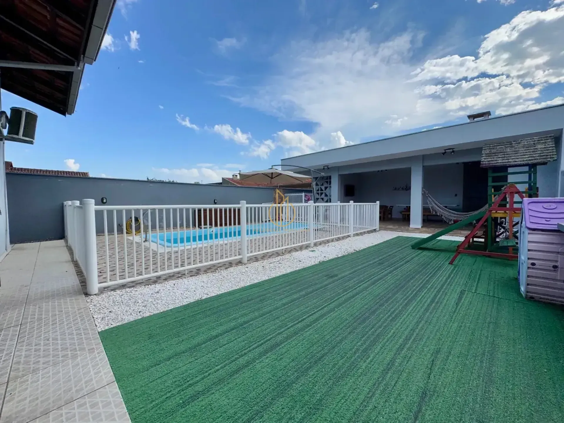 Casa Para Vender com 3 quartos 1 suítes no bairro Floresta em Joinville