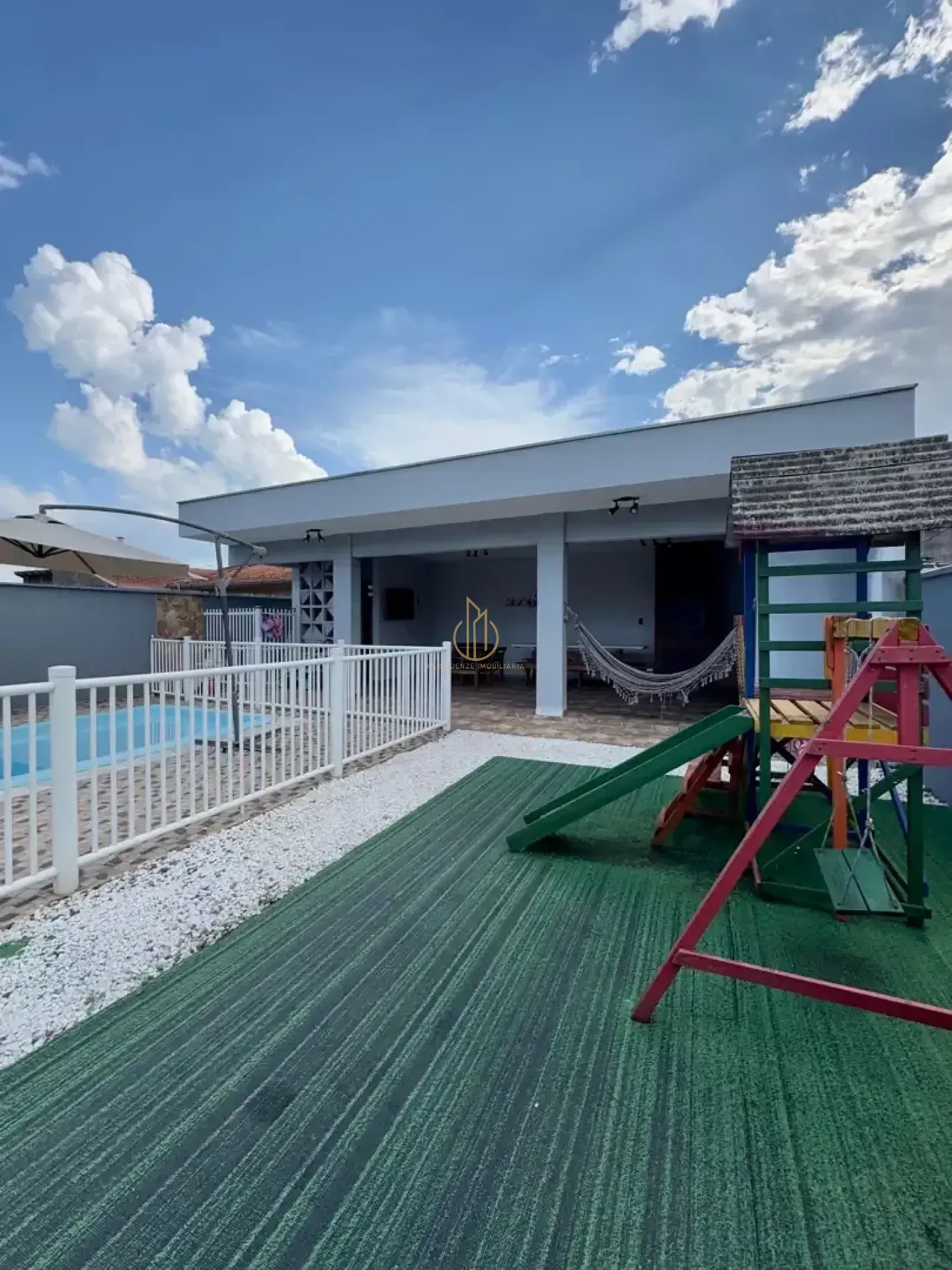 Casa Para Vender com 3 quartos 1 suítes no bairro Floresta em Joinville
