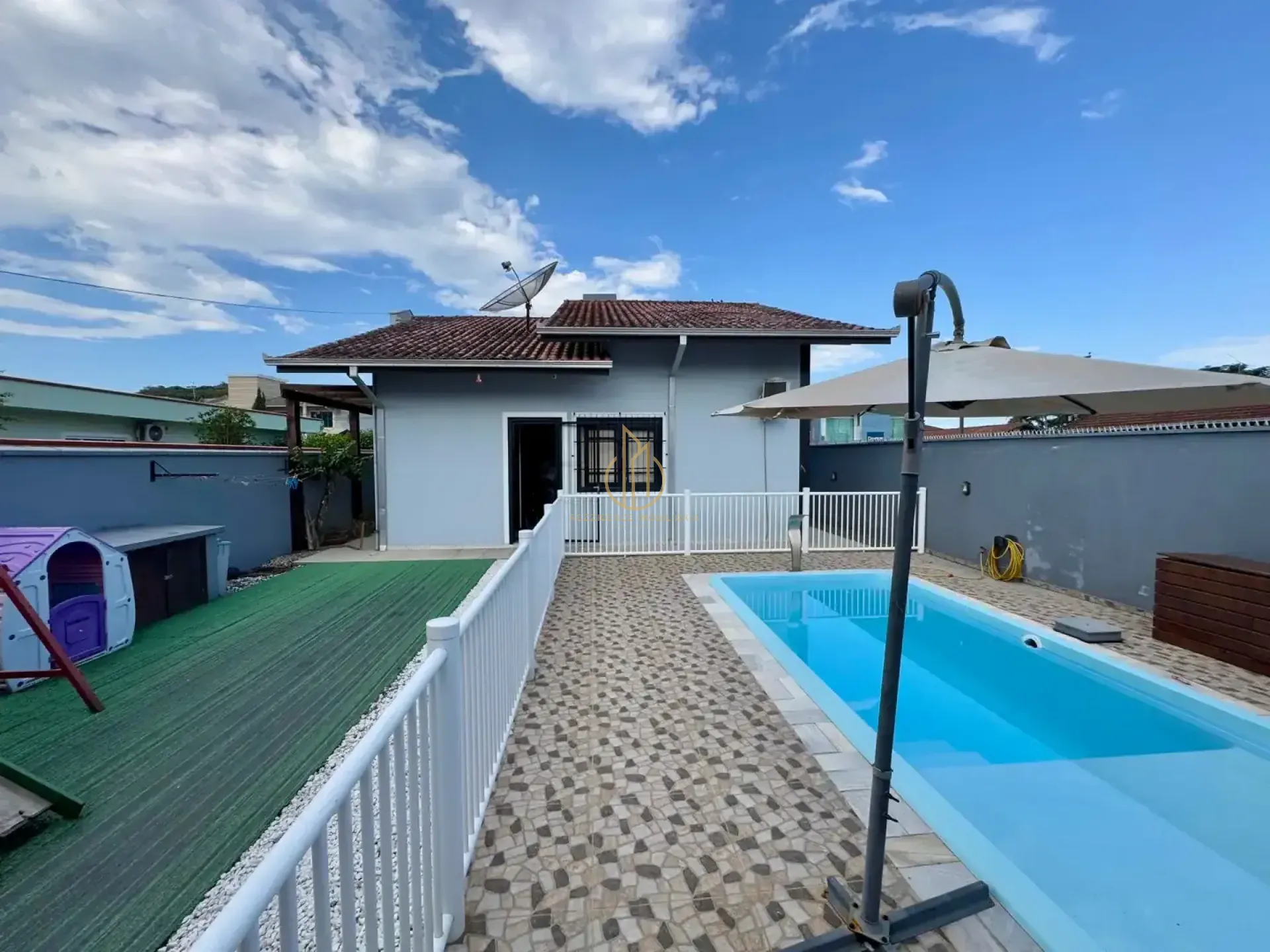 Casa Para Vender com 3 quartos 1 suítes no bairro Floresta em Joinville