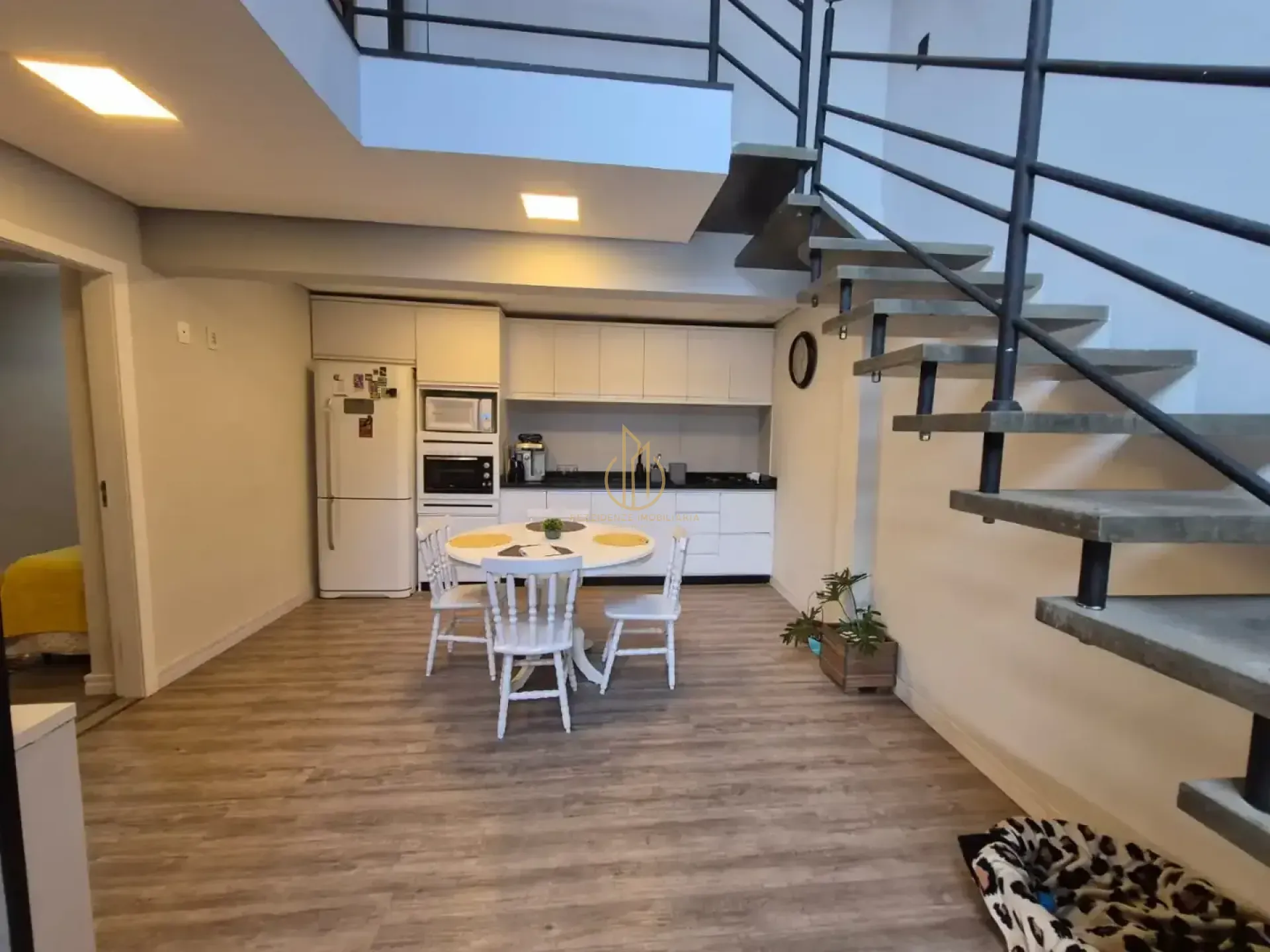 Sobrado Para Vender com 4 quartos 2 suítes no bairro Boa Vista em Joinville