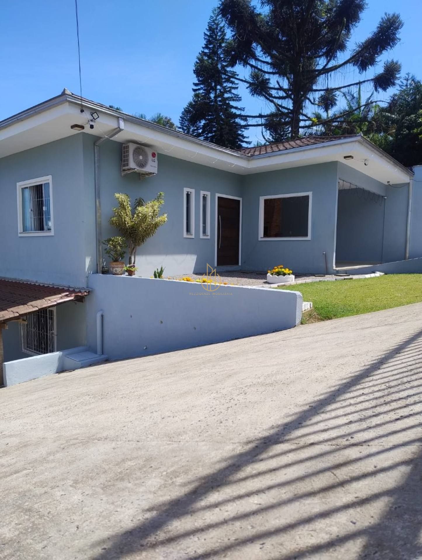 Sobrado Para Vender com 6 quartos 1 suíte no bairro João Costa em Joinville