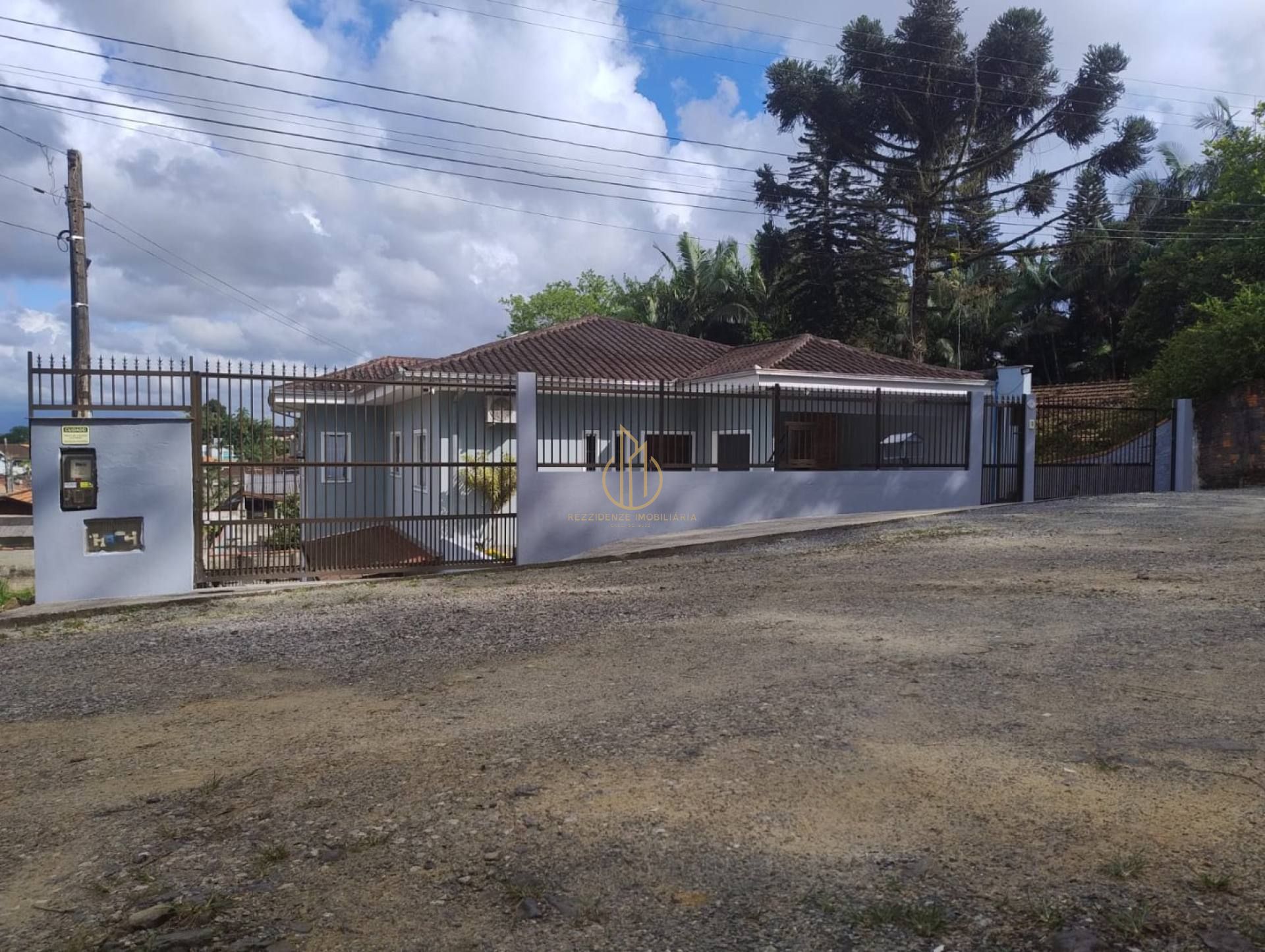 Sobrado Para Vender com 6 quartos 1 suíte no bairro João Costa em Joinville