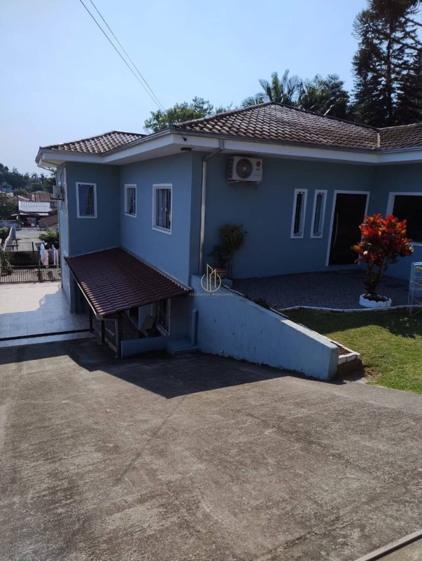 Sobrado Para Vender com 6 quartos 1 suíte no bairro João Costa em Joinville