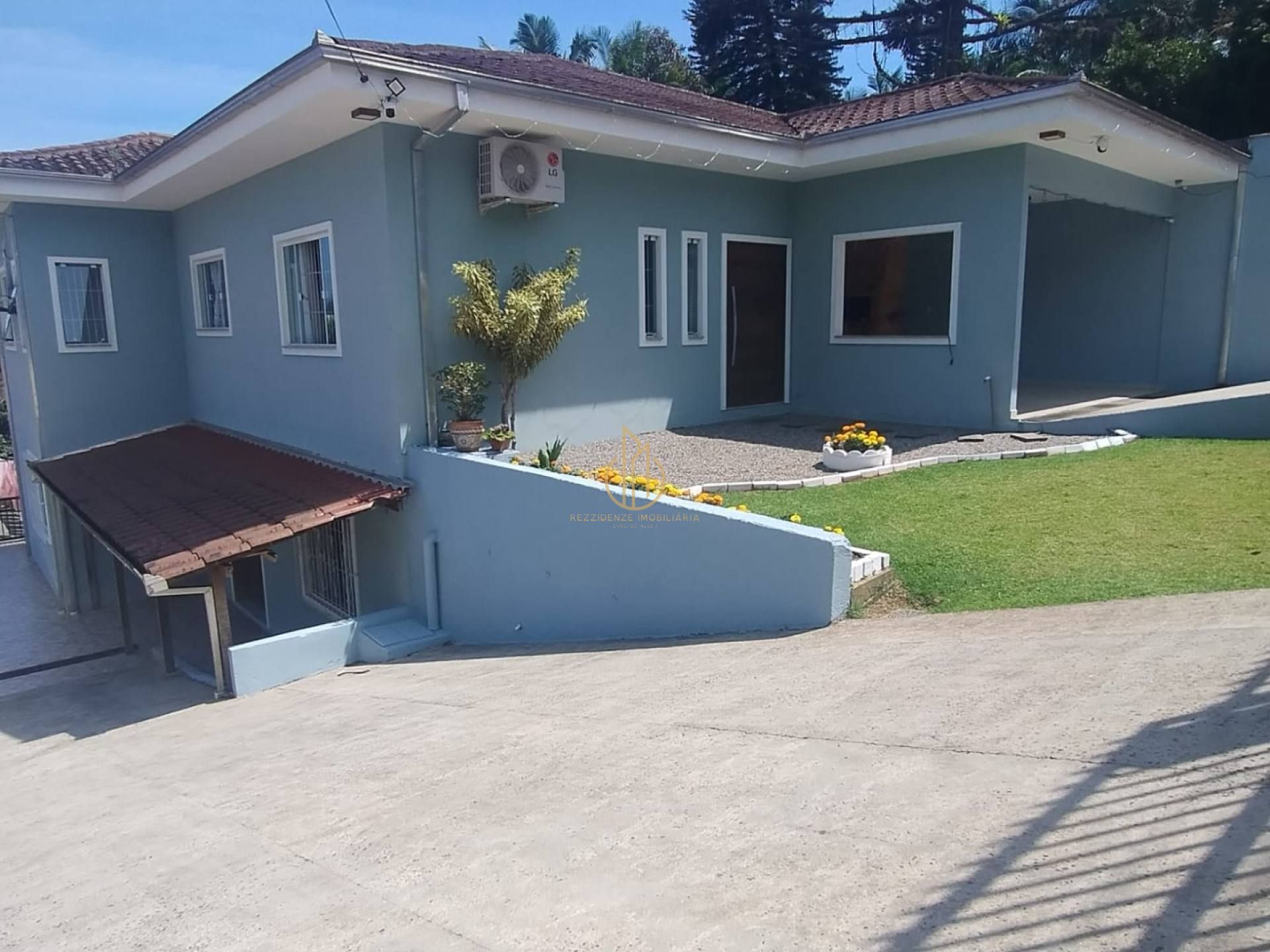 Sobrado Para Vender com 6 quartos 1 suíte no bairro João Costa em Joinville