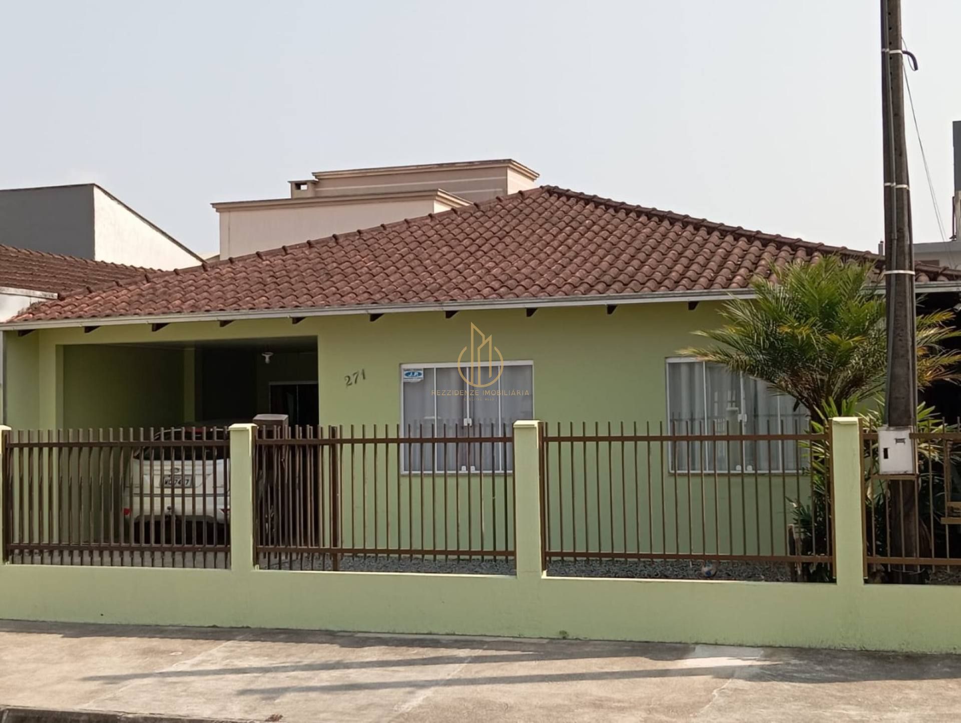 Casa Para Vender com 3 quartos 1 suítes no bairro Jardim Iririú em Joinville