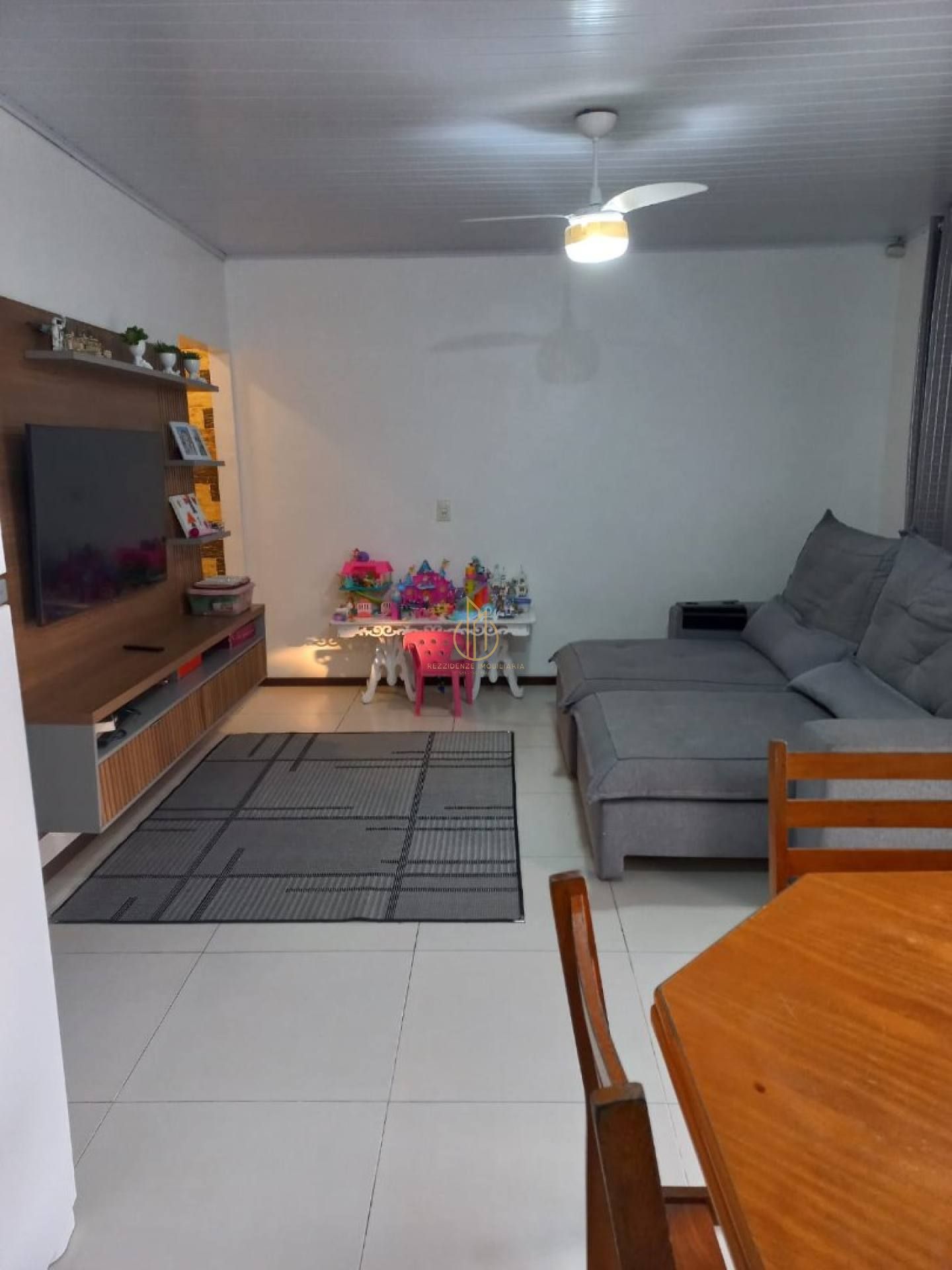 Casa Para Vender com 3 quartos 1 suítes no bairro Jardim Iririú em Joinville