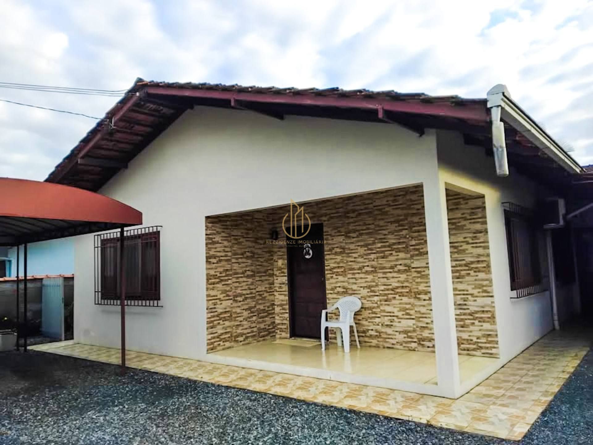 Casa Averbada com 3 quartos 1 suíte no bairro Comasa em Joinville