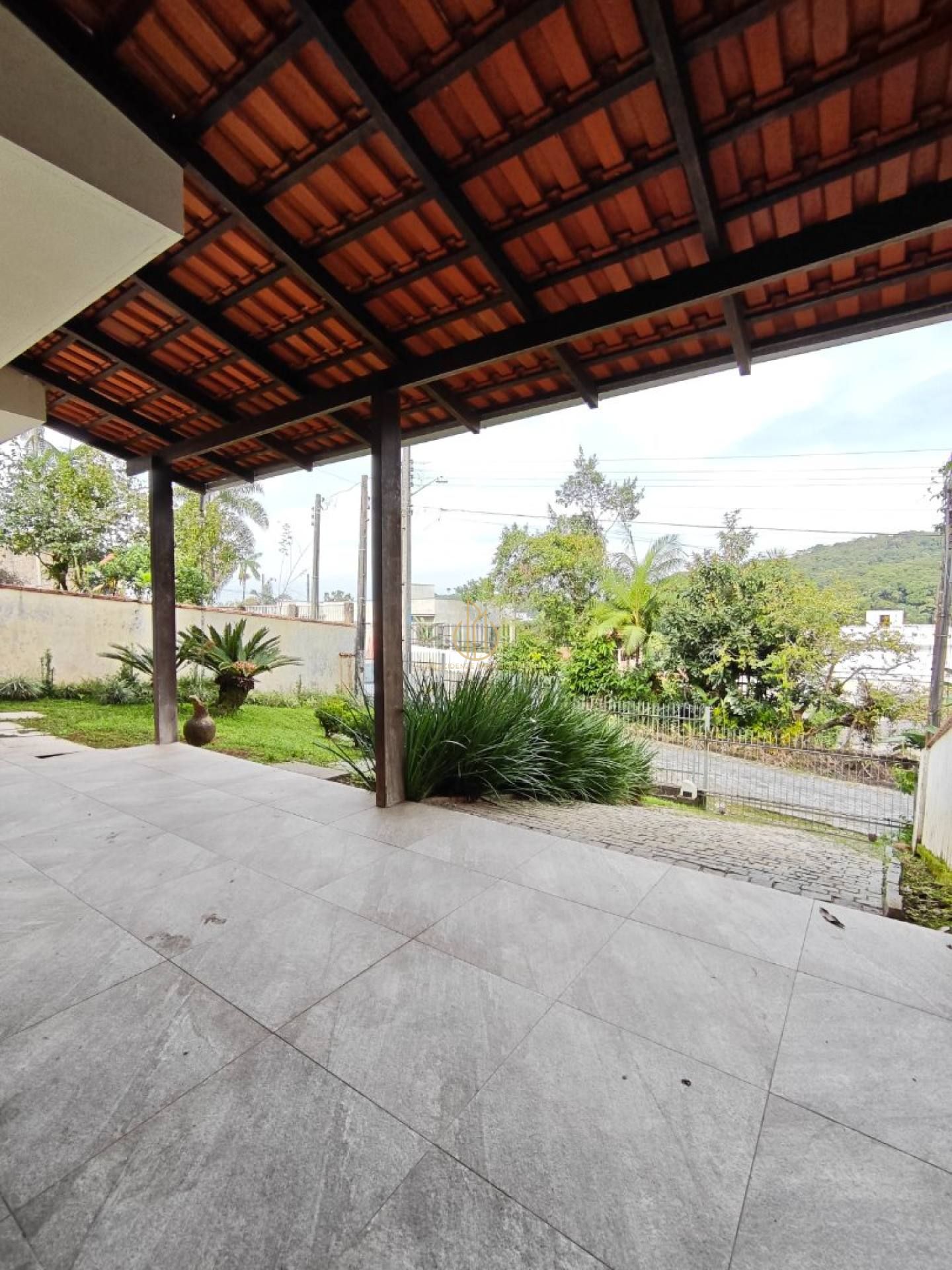 Sobrado Para Vender com 3 quartos 1 suítes no bairro Boa Vista em Joinville