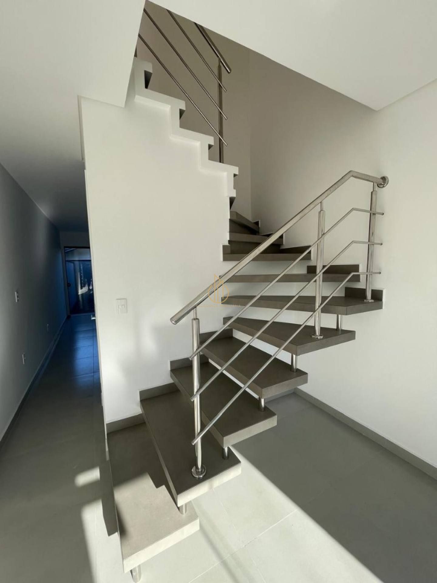 Sobrado Para Vender com 2 quartos no bairro Comasa em Joinville