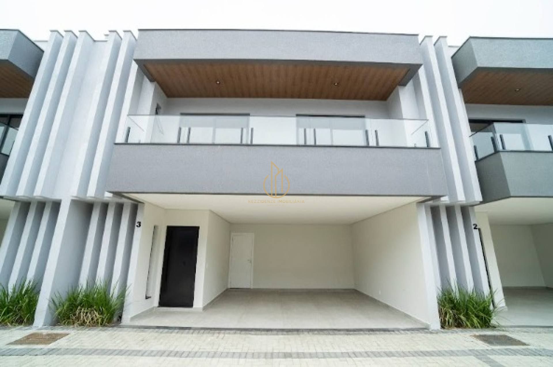 Casa 3 suítes em condomínio fechado no Glória