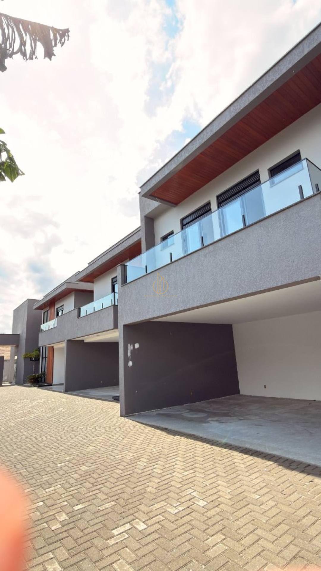 Casa 3 suítes em condomínio fechado no América