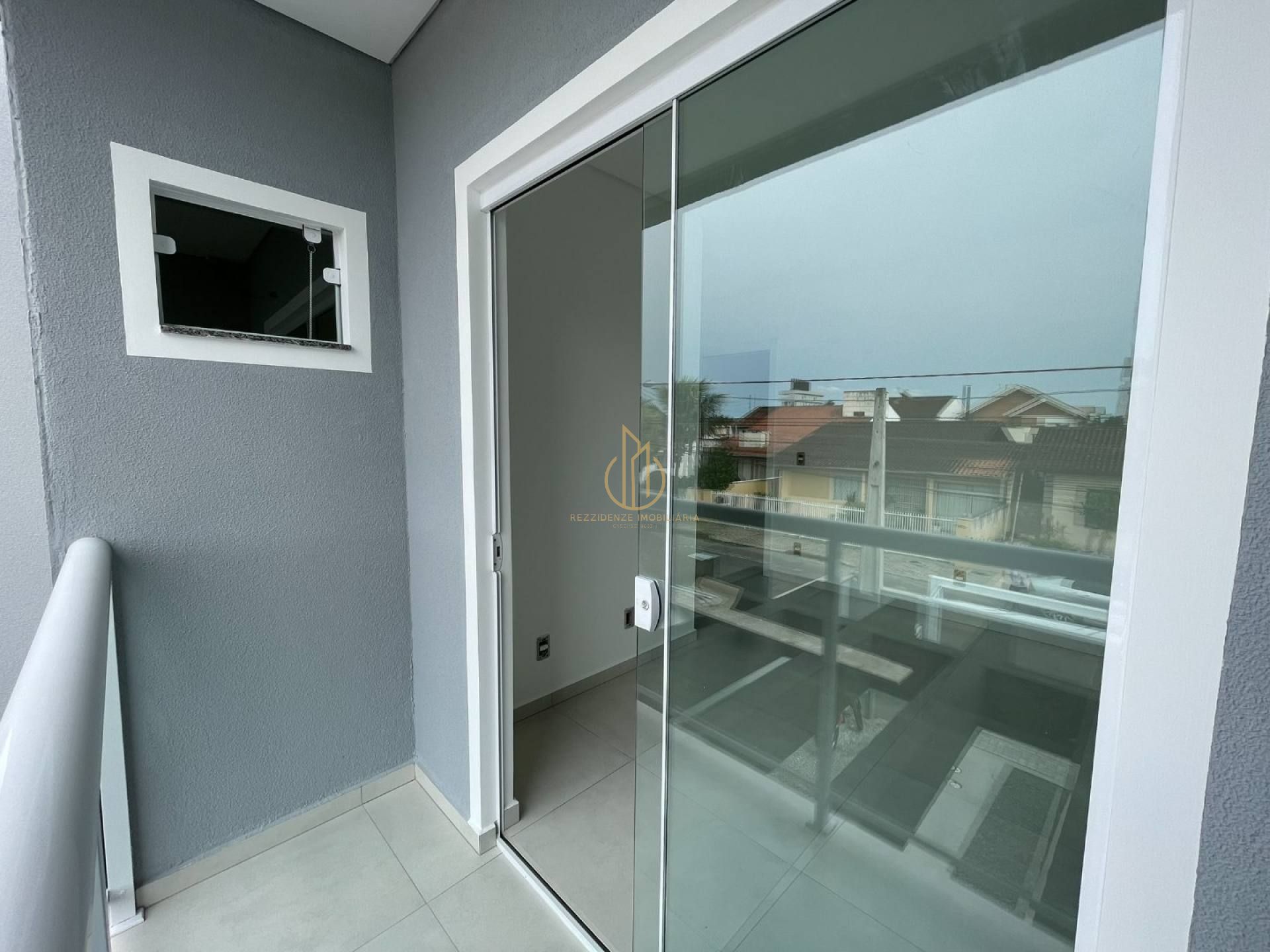 Sobrado geminado com 03 quartos com suite a venda no bairro Guanabara Joinville SC
