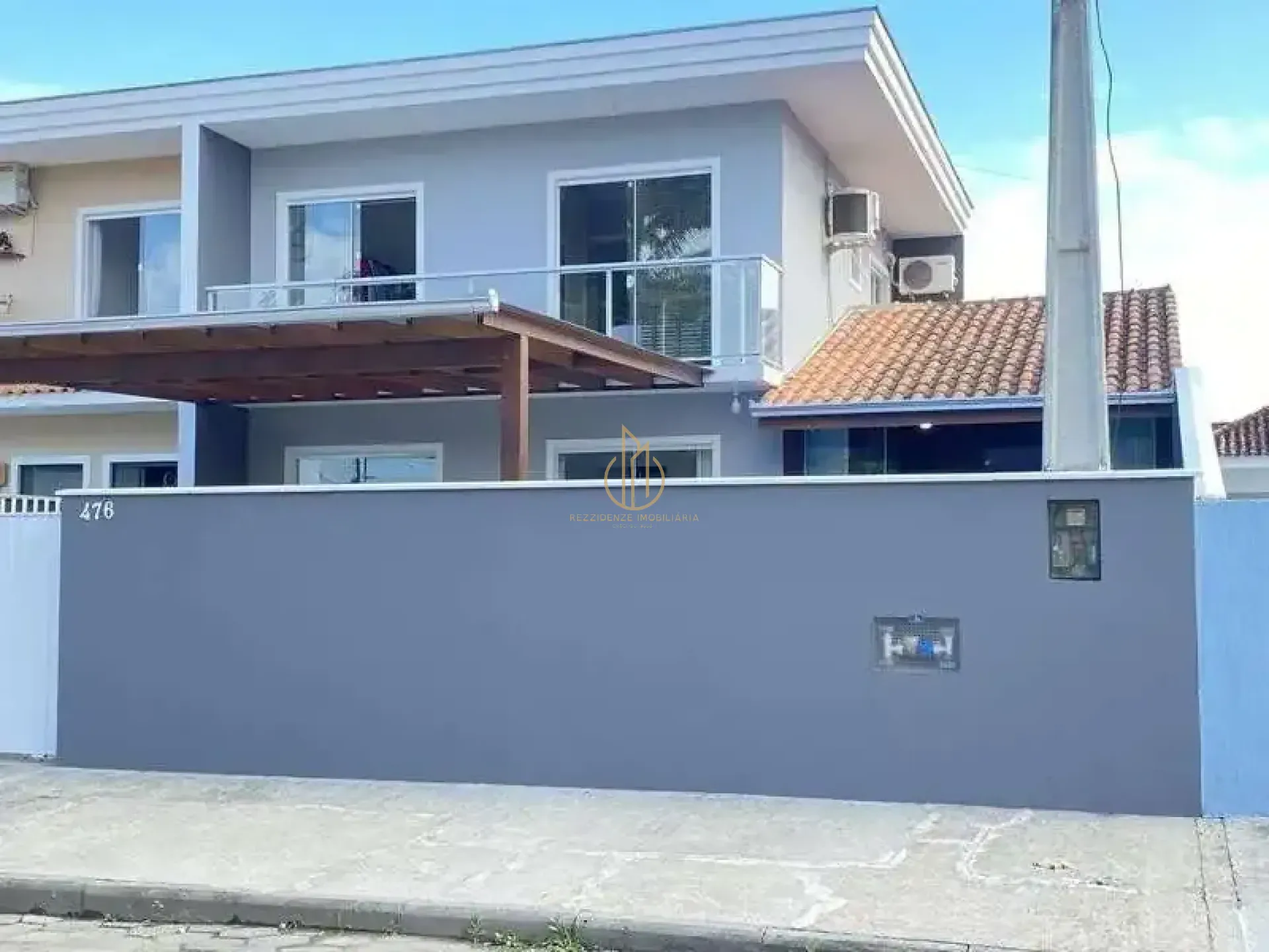 Sobrado geminado com piscina no bairro Fátima