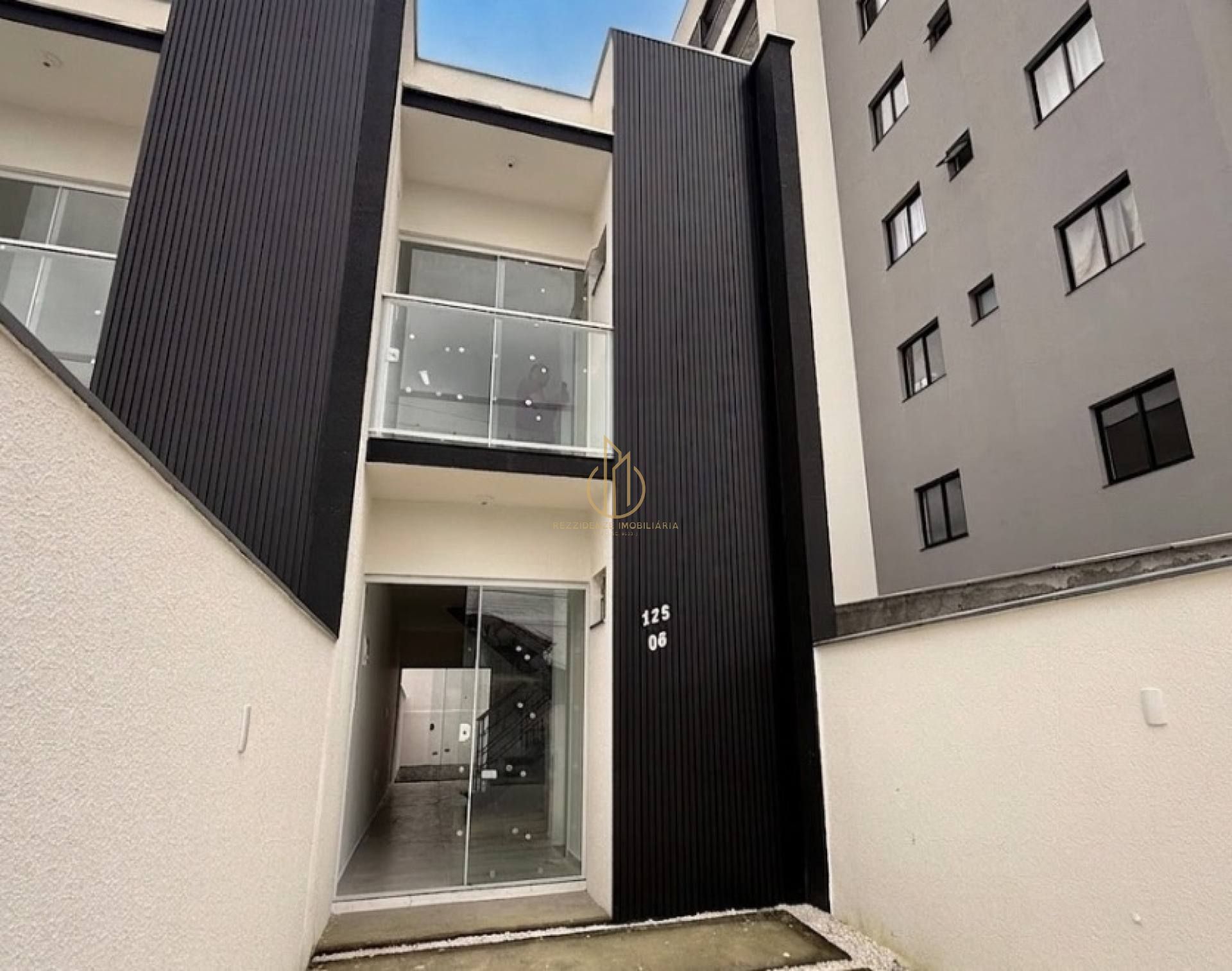 Geminado com 1 suíte e 1 dormitório no Iririu