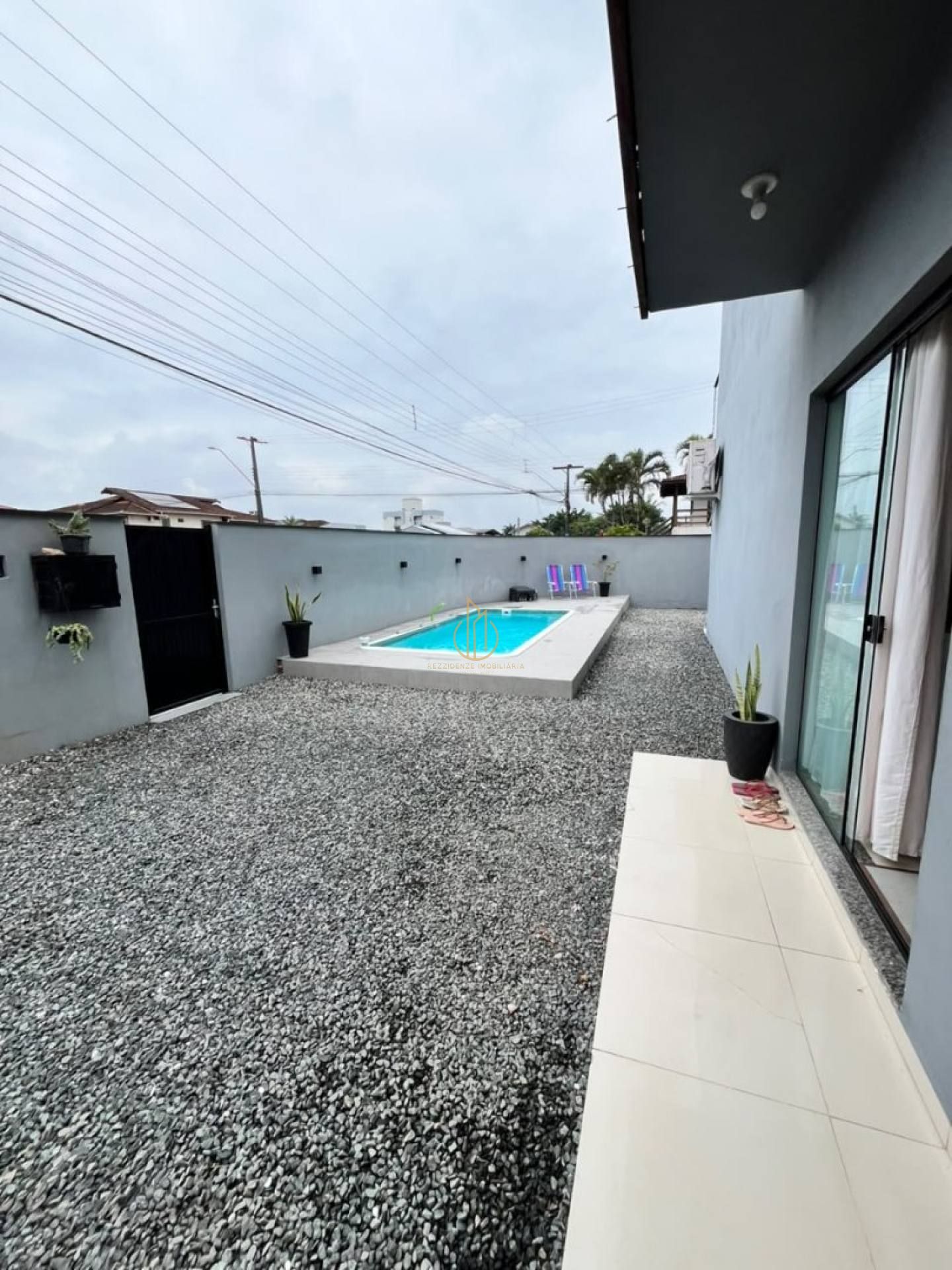 Sobrado Para Vender com 3 quartos 1 suítes no bairro Aventureiro em Joinville