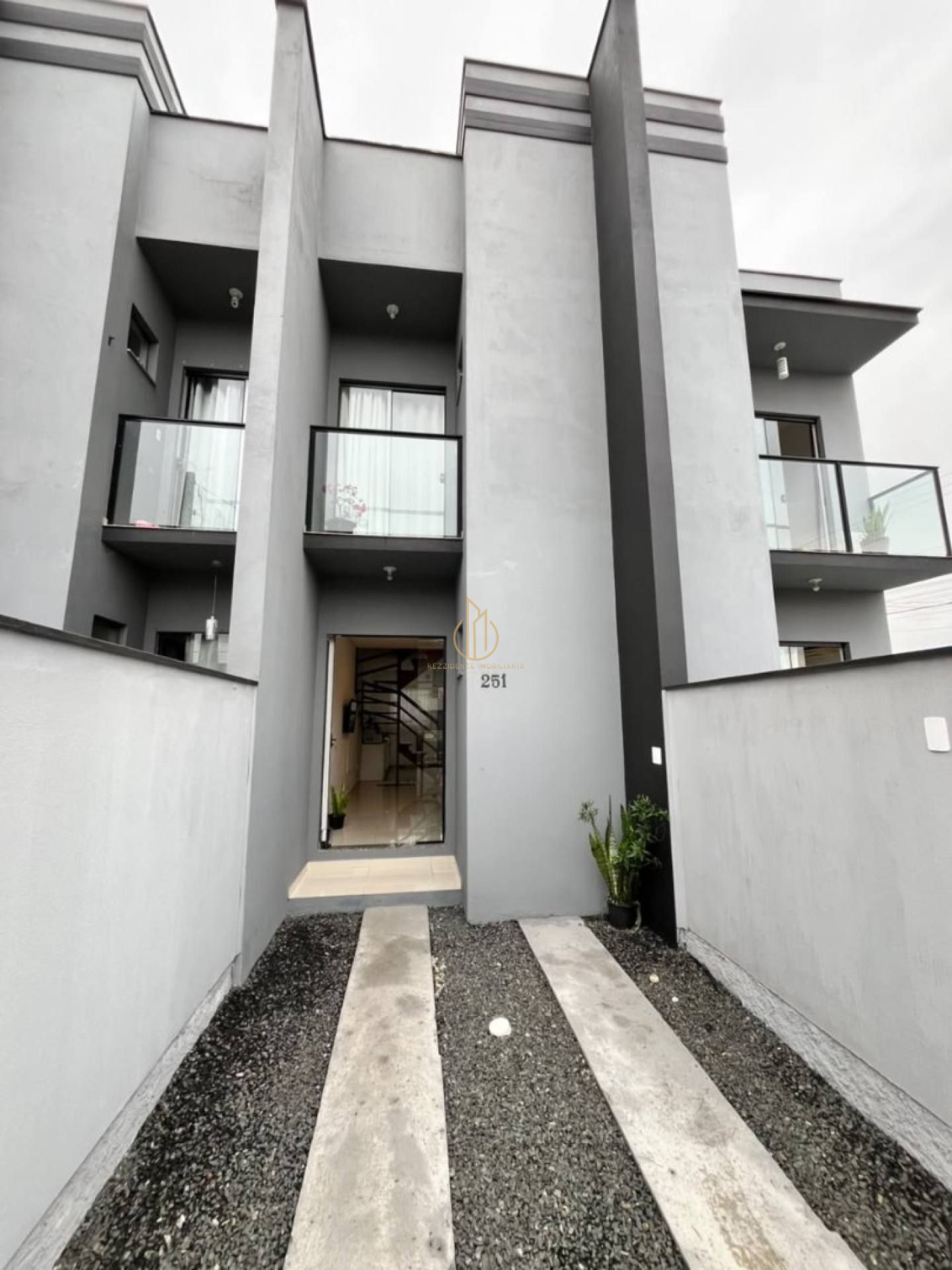 Sobrado Para Vender com 2 quartos 1 suítes no bairro Aventureiro em Joinville