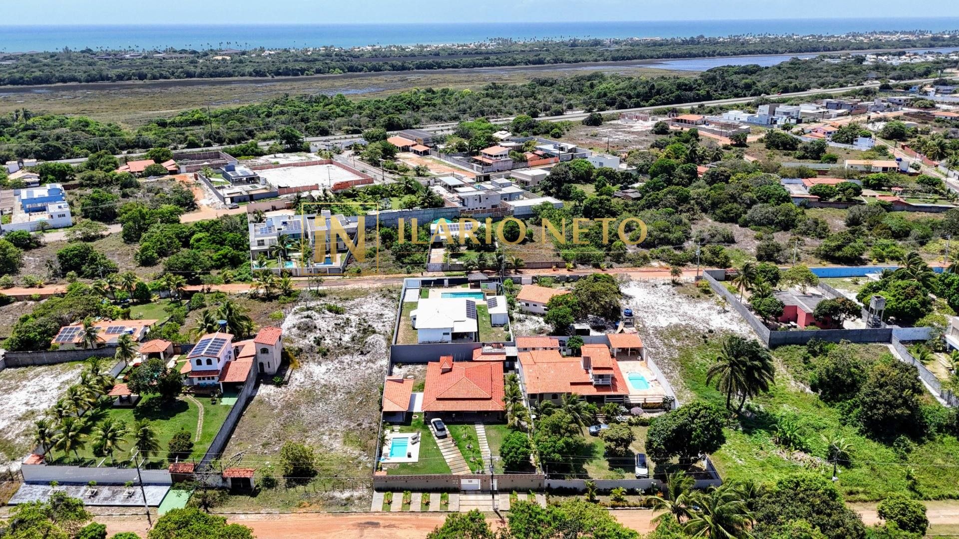 Casa Para Vender com 3 quartos 1 suítes em Condomínio