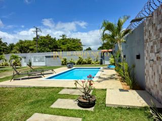Casa Para Vender com 3 quartos 1 suítes em Condomínio