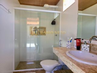Casa Para Vender com 3 quartos 1 suítes em Condomínio