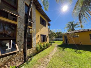 Casa com 5/4, sendo 4 suítes, à venda no Condomínio Enseada Praia da Espera.