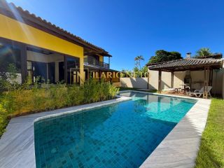 Casa com 5/4, sendo 4 suítes, à venda no Condomínio Enseada Praia da Espera.