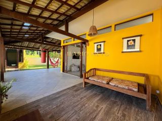 Casa com 5/4, sendo 4 suítes, à venda no Condomínio Enseada Praia da Espera.