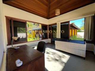 Casa com 5/4, sendo 4 suítes, à venda no Condomínio Enseada Praia da Espera.