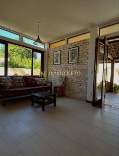 Casa com 5/4, sendo 4 suítes, à venda no Condomínio Enseada Praia da Espera.