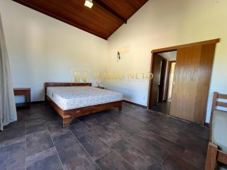 Casa com 5/4, sendo 4 suítes, à venda no Condomínio Enseada Praia da Espera.