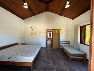 Casa com 5/4, sendo 4 suítes, à venda no Condomínio Enseada Praia da Espera.