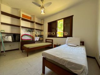 Casa com 5/4, sendo 4 suítes, à venda no Condomínio Enseada Praia da Espera.