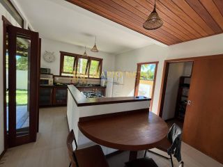 Casa com 5/4, sendo 4 suítes, à venda no Condomínio Enseada Praia da Espera.