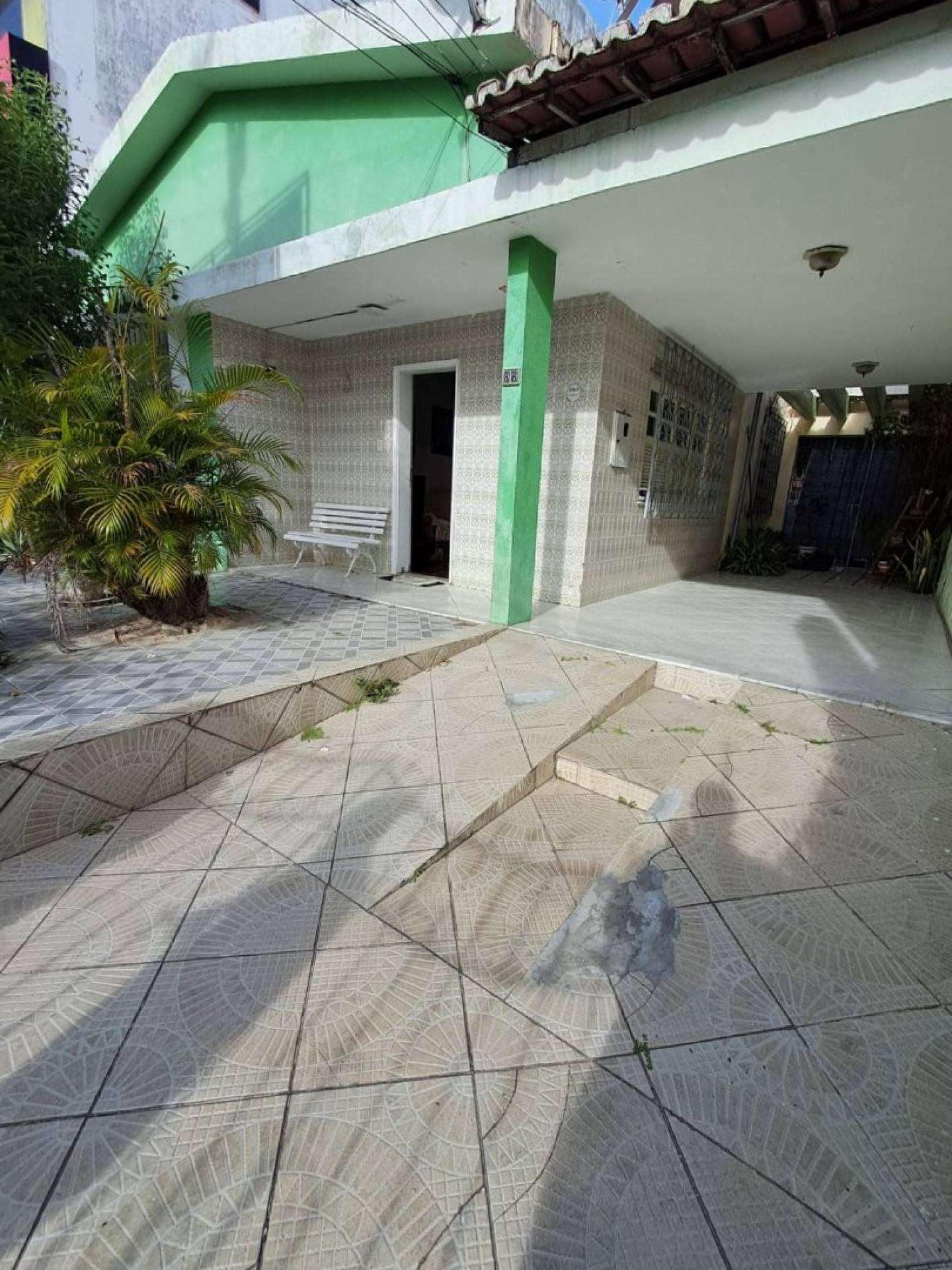 Casa localizada na Avenida Hermes Fontes