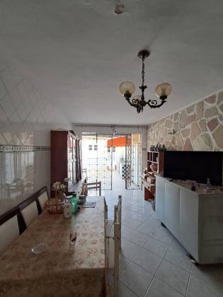 Casa localizada na Avenida Hermes Fontes